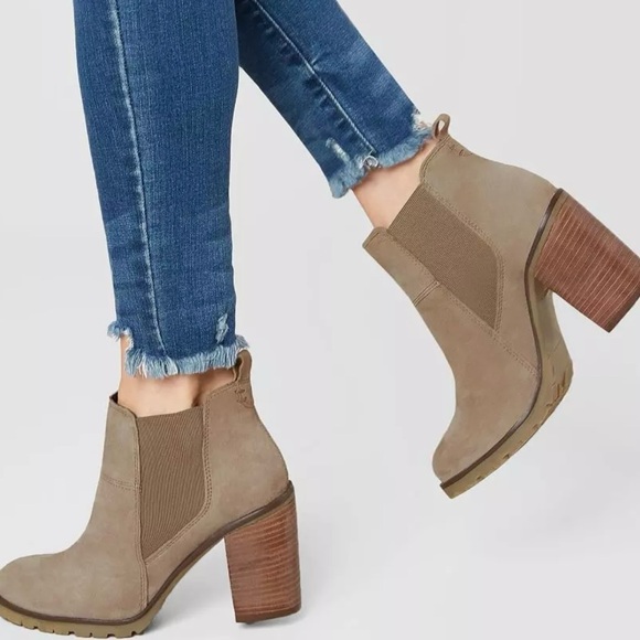 Crevo Shoes - Crevo Alicia Chelsea Hiker Heel Ankle Boot Size 8.5